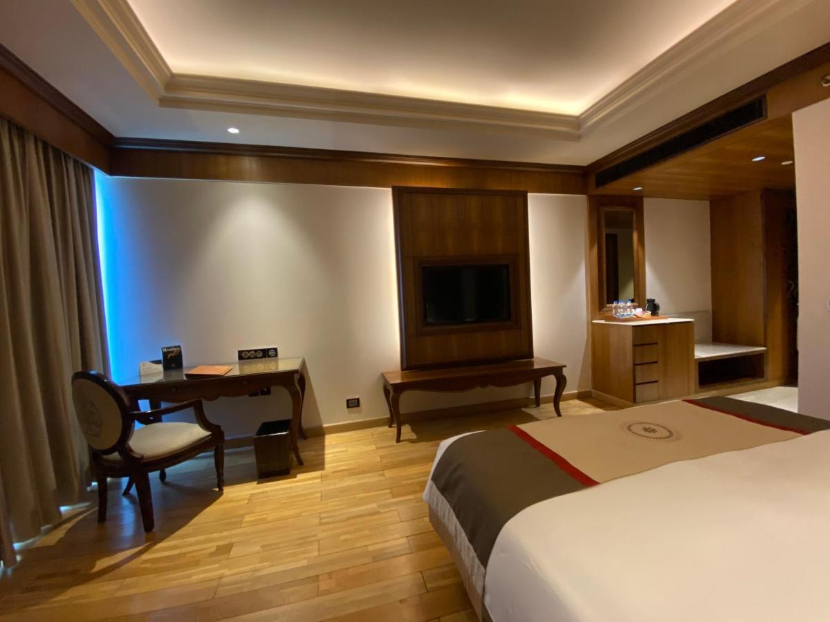 Seven Seas Hotel デリー エクステリア 写真