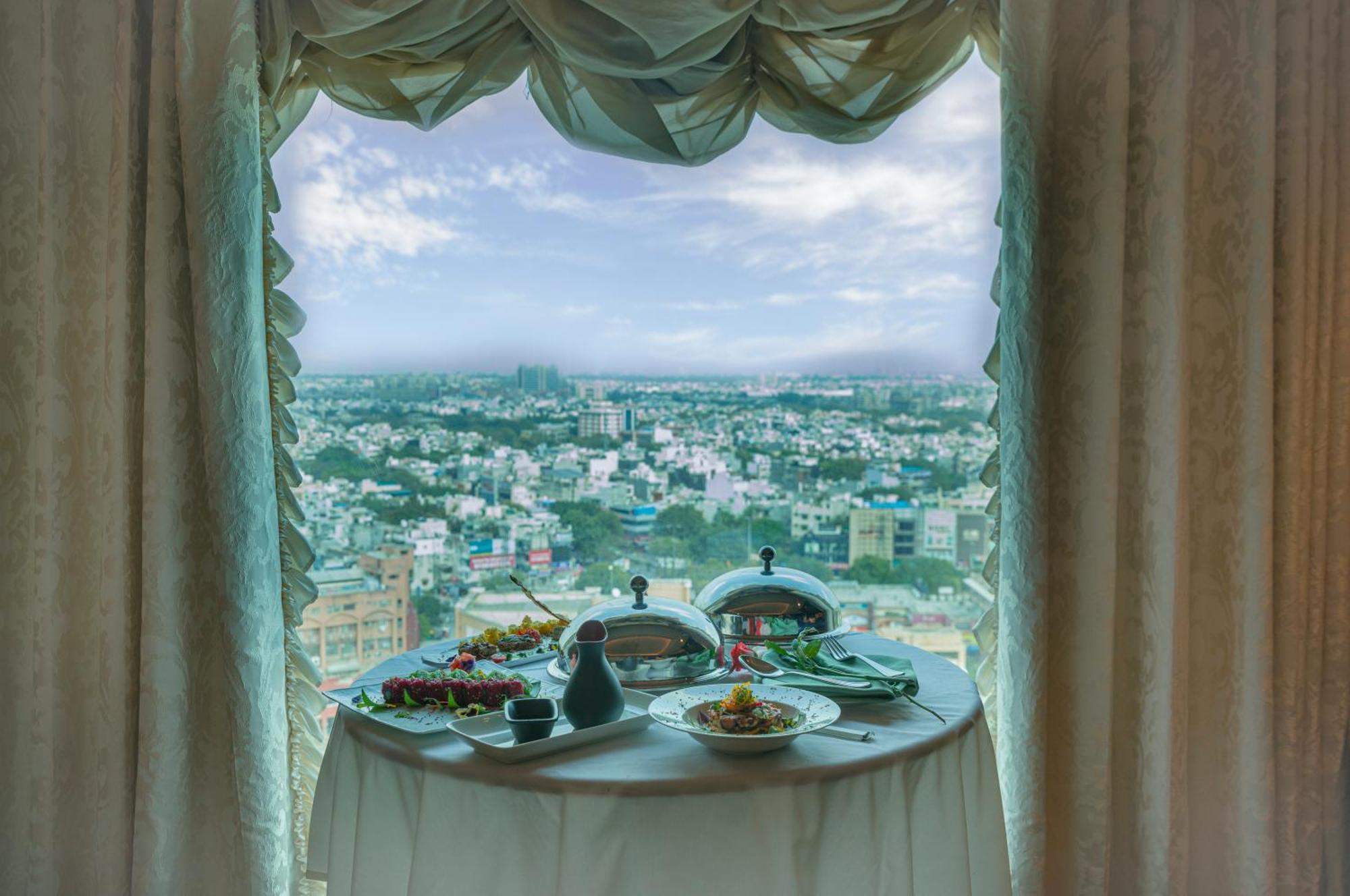 Seven Seas Hotel デリー エクステリア 写真