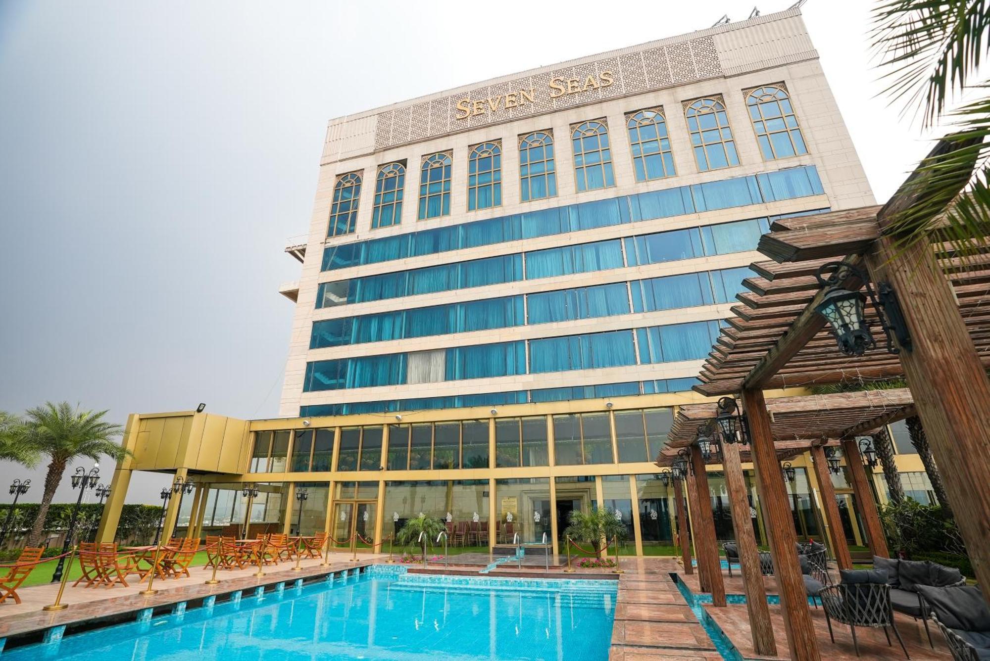 Seven Seas Hotel デリー エクステリア 写真